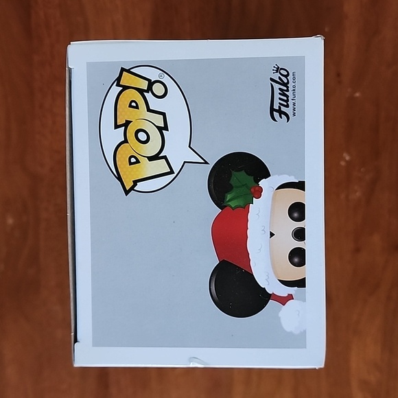 New in box Disney Santa Mickey Mouse Funko Pop #612 vinyl figurine ringing bell - Picture 5 of 6